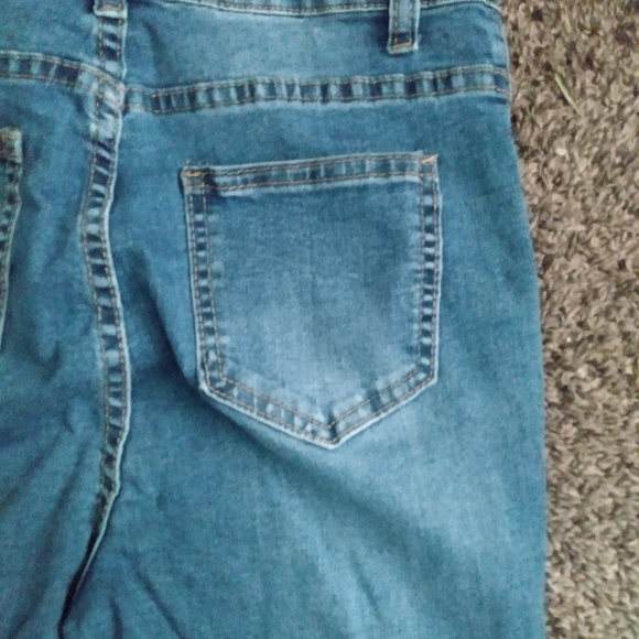 Shein ripped blue jeans - Picture 3 of 4